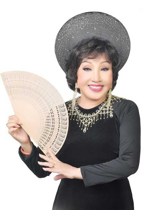 Nghệ sỹ Hồng Nga