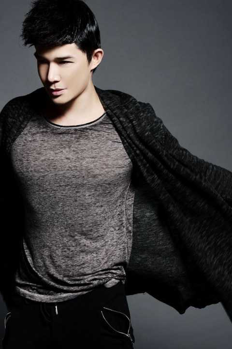 Ông hoàng Opera” cũng vừa nhận lời hát mở màn và dẫn chương trình cùng với MC kỳ cựu Quỳnh Hương cho số đầu tiên của năm 2015 chương trình “Thay lời muốn nói”.