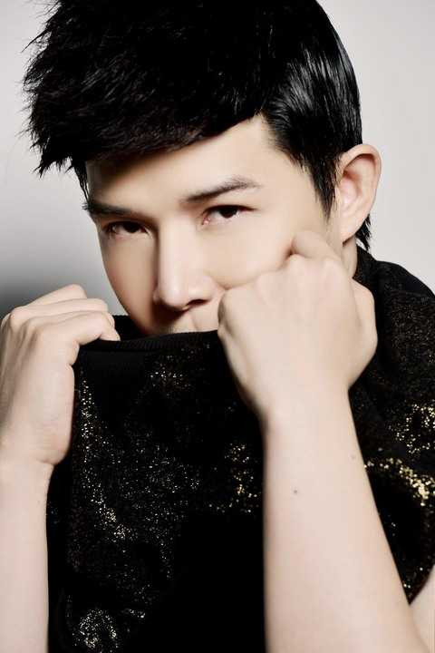 Cùng khám phá những hình ảnh mới nhất của “Ông hoàng Opera” với phong cách trẻ trung, hiện đại nhưng rất ấn tượng và cuốn hút qua ống kính nhiếp ảnh gia Phạm Hoài Nam.