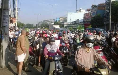 Người đàn ông bất ngờ gục chết bên đường