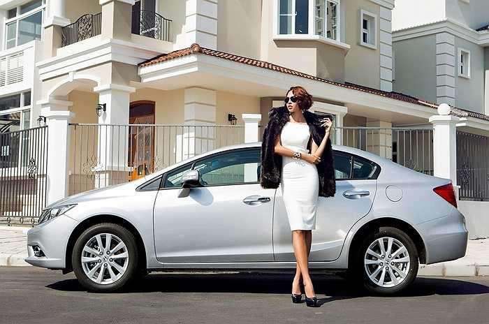 Phiên bản 2.0 mới được trang bị hệ thống âm thanh chỉnh bằng màn hình cảm ứng 7-inch, đáp ứng nhu cầu giải trí chất lượng cao của người dùng. 