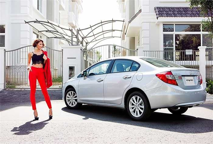 Tối ưu hóa 'niềm vui cầm lái' cho khách hàng, Honda trang bị cho Civic 2015 thêm một số tiện ích hữu dụng. 