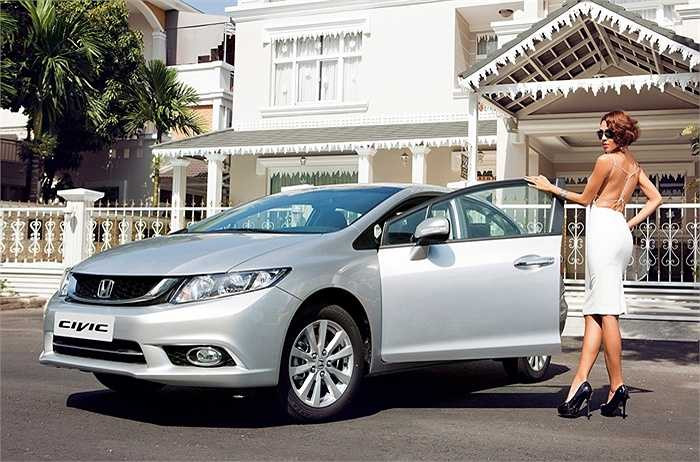 Chức năng hướng dẫn lái tiết kiệm bằng hiển thị màu sắc Eco coaching, giúp lái xe có giảm giác về tiêu hao nhiên liệu ngay trên bảng táp-lô. 