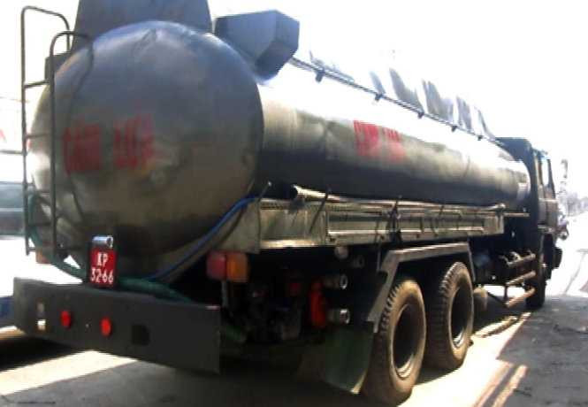 Xe bồn đâm xe ô tô 16 chỗ, nhiều người nhập viện