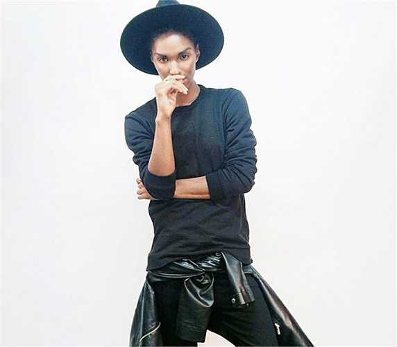 Hiện cô nàng tomboy này vẫn trung thành với nghề người mẫu. Bên cạnh đó, cô còn là chủ nhân của trang Youtube hút người xem, chuyên chia sẻ những video hấp dẫn, gợi ý phối đồ đẹp mỗi khi ra đường.