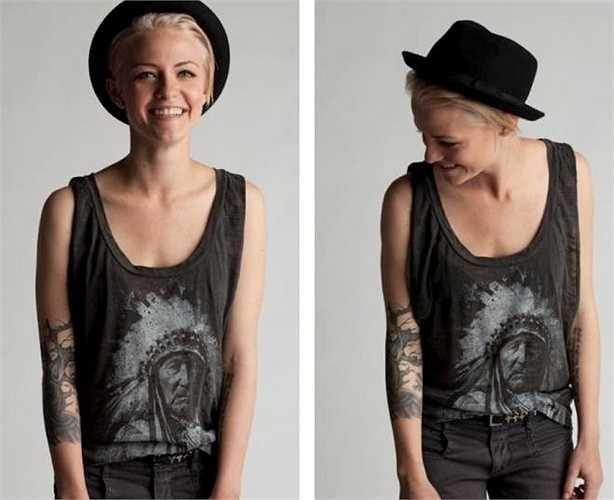 Brittenelle hiện là giám đốc của cửa hàng Homme Girl - chuyên về thời trang tomboy nổi tiếng trên mạng. Chính vì vậy, phong cách ăn mặc hàng ngày của cô cũng đậm chất nam tính, bắt kịp xu hướng.