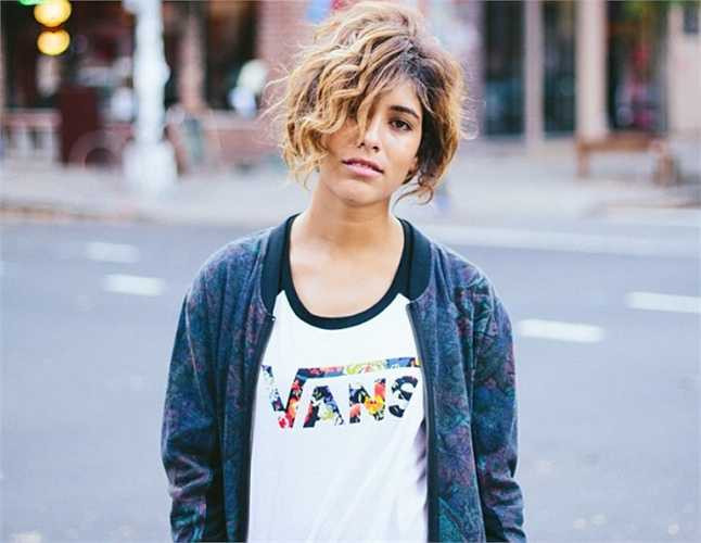 Christina có khá nhiều fan hâm mộ trên mạng, do cô thường chia sẻ các cách phối đồ giản dị, không cần dùng hàng hiệu nhưng vẫn làm người mặc trông cá tính, sành điệu.