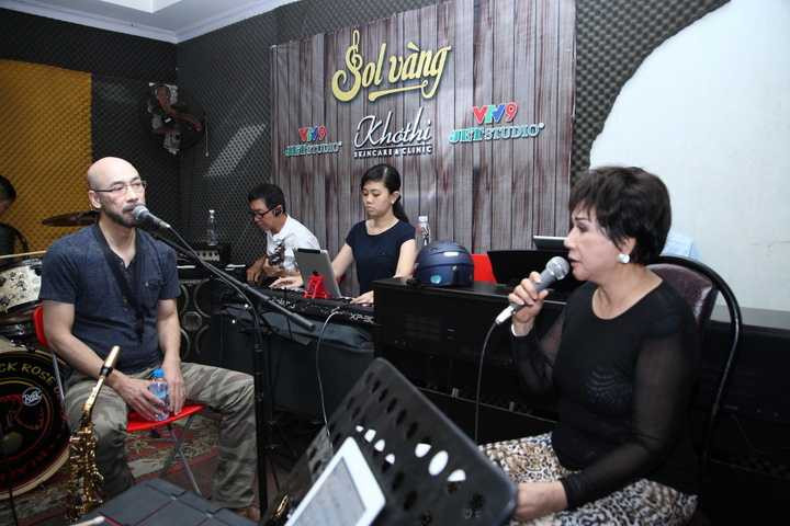 Trong mấy ngày vừa qua, Trịnh Nam Sơn cùng với các khách mời đã tích cực tập luyện cùng ban nhạc Nguyễn Quang để mang đến những tiết mục thật hay gửi đến khán giả.