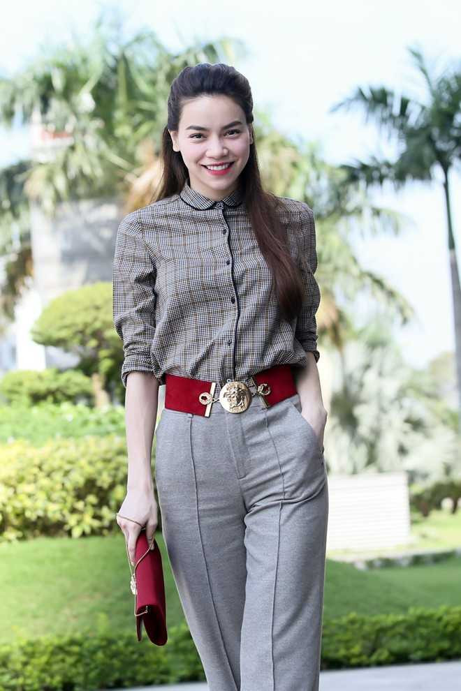 Trả lời những câu hỏi của độc giả, Hà Hồ cho biết, 2014 là một năm ý nghĩa để kỷ niệm 10 năm ca hát khi những sản phẩm âm nhạc của cô được đánh giá cao bởi sự hợp tác của những người giỏi trong nghề.