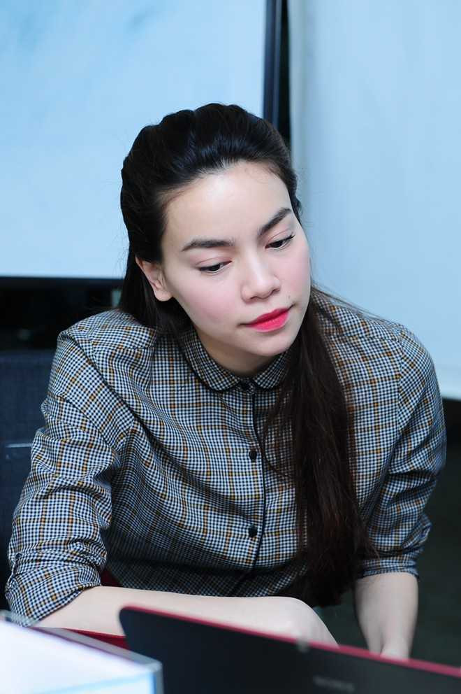 Trải qua một năm bận rộn với quá nhiều sản phẩm, năm 2015, Hà Hồ dự định sẽ bớt đi một chút để dành thời gian cho những chuyện khác.