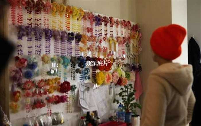 Phụ kiện làm tóc đi kèm cũng khá nhiều. (Theo Lao động)