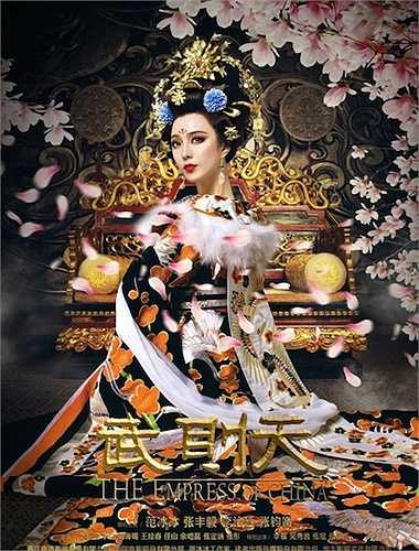 Nhiều họa tiết trang phục được đầu tư kỹ lưỡng thêu bằng tay. 