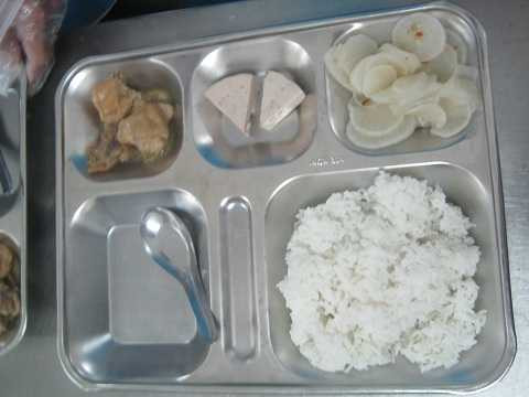 Ngộ độc tập thể ở Công ty NamSung Vina: Hàng trăm công nhân không dám ăn cơm