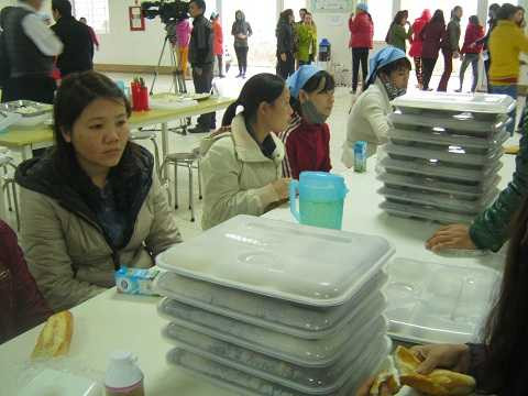 Ngộ độc tập thể ở Công ty NamSung Vina: Hàng trăm công nhân không dám ăn cơm