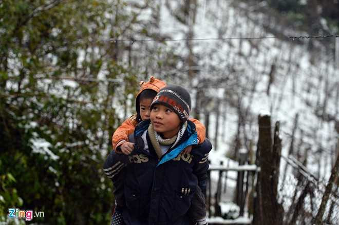 Hình ảnh tuyết rơi trắng trời Sa Pa