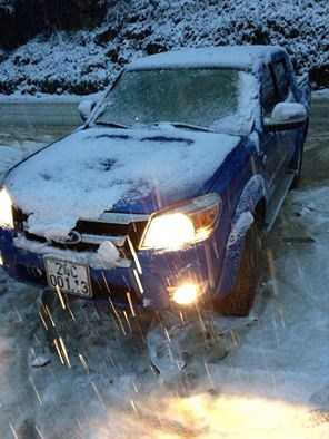 Cận cảnh tuyết rơi phủ trắng ở Sa pa