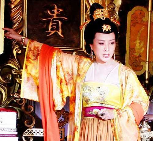 Vai diễn của cô được đánh giá là thiếu khí chất của một nữ hoàng đế mặc dù diễn xuất thông minh của cô được đánh giá cao. 