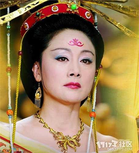 Trong phim, dưới con mắt của thi hào nổi tiếng nhà Đường Trần Tử Ngang, Võ Tắc Thiên là một nữ vương tài sắc vẹn toàn, một người phụ nữ có học thức tinh thông.