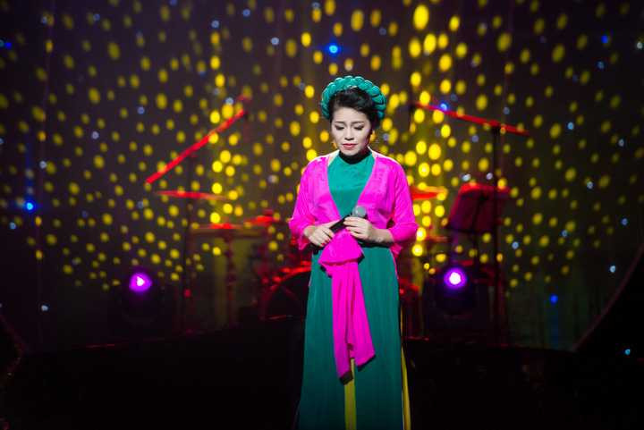 Có thể nói đây là BST có giá trị cao về thẩm mỹ và tinh thần mà NTK Lan Hương dàng tặng cho Anh Thơ.