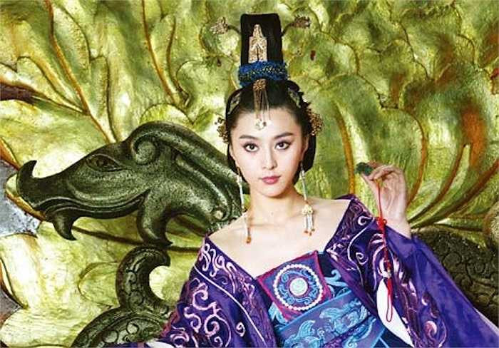 So với Võ Tắc Thiên truyền kỳ và Đại Đường phù dung viên, Đát Kỷ trong Phong thần bảng vẫn được coi là 'ngoan hiền' hơn vì mức độ khoe không quá lộ liễu. 