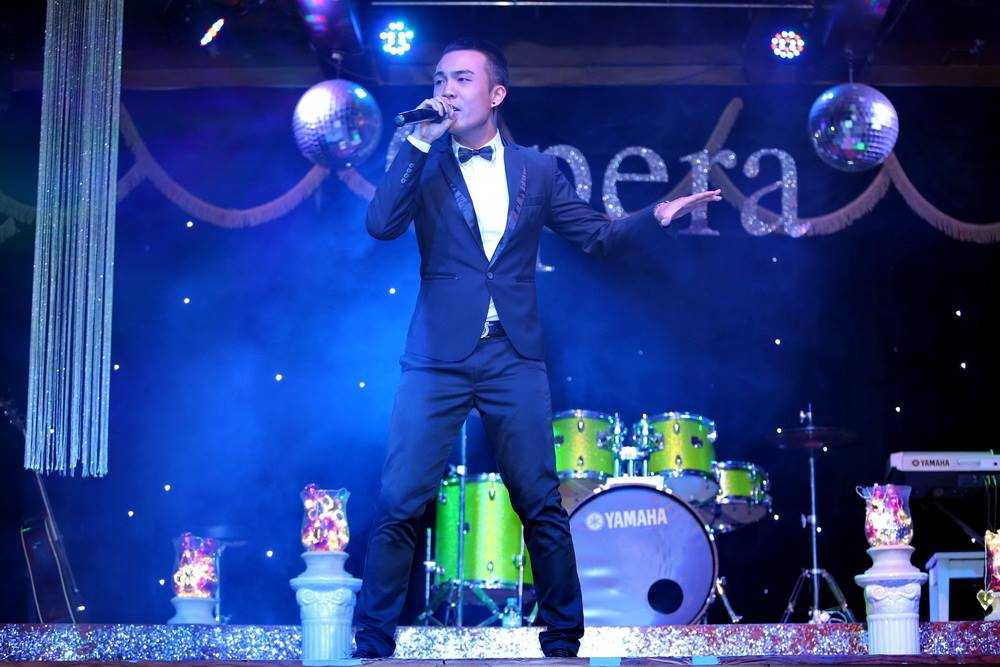 Những bản hit mới như Giữ em đi, The Melody, Ngày nắng, Tìm một người như thế, Mình yêu nhau đi, Chỉ riêng mình anh,…qua giọng hát Lê Vũ Bình cũng có một diện mạo mới hoàn toàn so với các bản gốc.