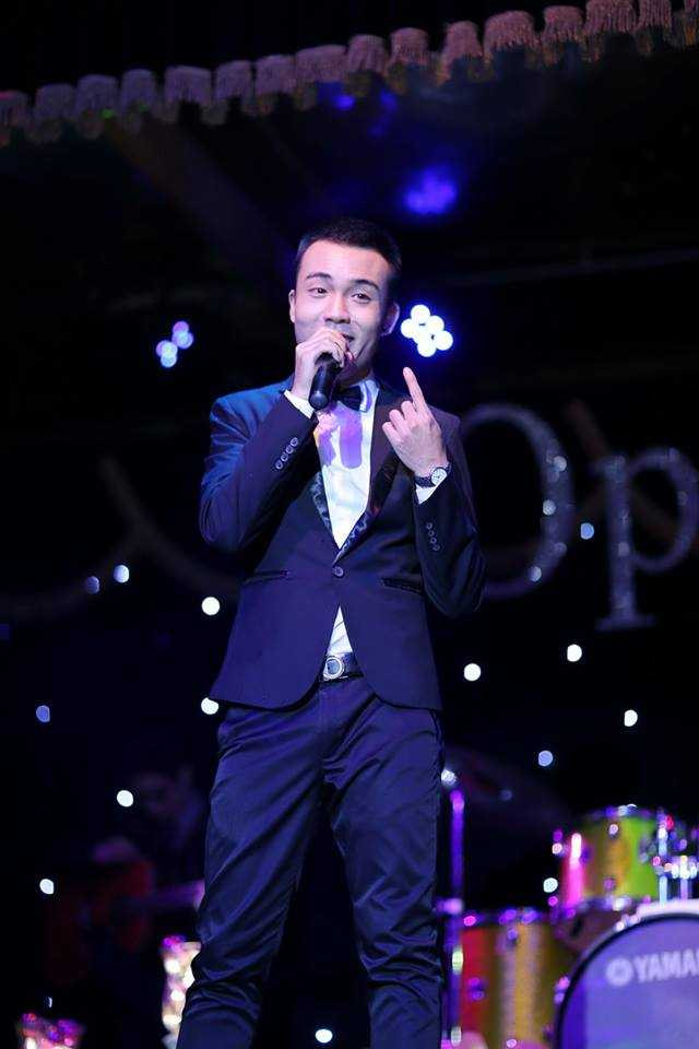 Lê Vũ Bình dành riêng một góc chương trình để hát lại những bản hit của Hoàng Thùy Linh như: Nhịp đập giấc mơ, Cho nhau lối đi riêng, Rơi, Rung động.