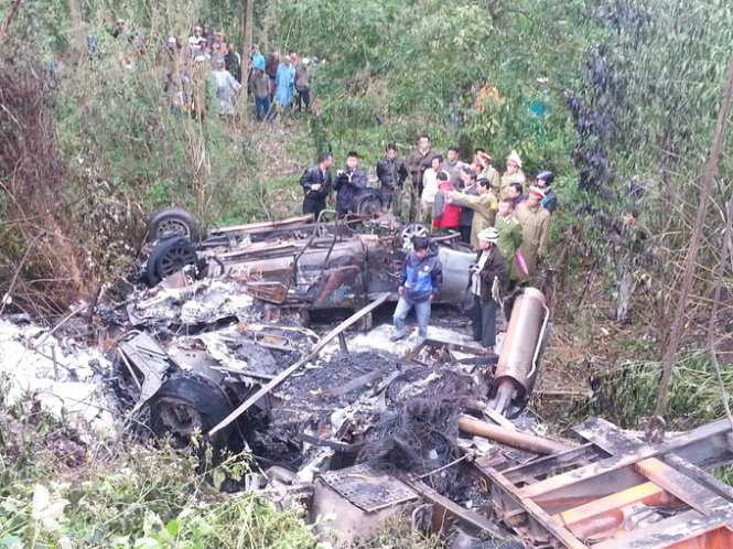 Tông xe cảnh sát giao thông, tài xế chết cháy trong cabin