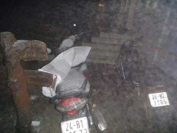 Tuyết đang rơi phủ trắng trời Sapa