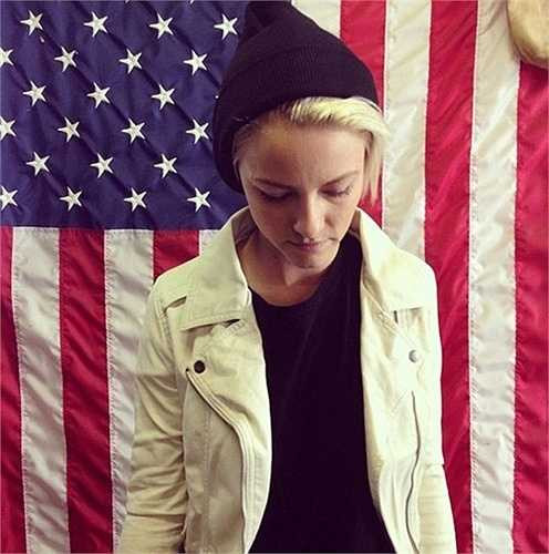 Người đẹp hiện là giám đốc của cửa hàng thời trang tomboy Homme Girl rất nổi tiếng trên mạng.