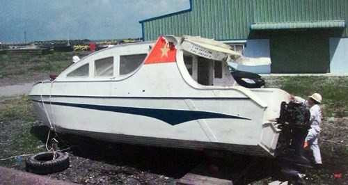 Chiếc ca nô BP12-04-02 sau tai nạn.
