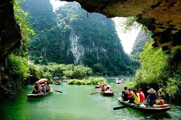 Nghị quyết của Chính phủ về phát triển du lịch ban hành năm 1992 đã đưa du lịch thực sự trở thành ngành kinh tế ngày càng quan trọng. 