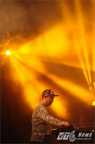 Nhưng khiến khán giả cuồng nhiệt nhất vẫn là Bức Tường.