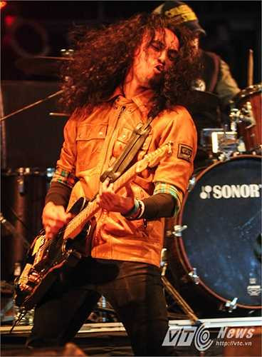 PAK của Phạm Anh Khoa cũng không kém phần sôi động.