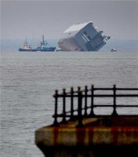 1.200 xe hơi hạng sang có nguy cơ ngấm mặn 