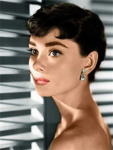 Audrey Hepburn là cái tên quen thuộc trong các bảng xếp hạng sắc đẹp đi cùng năm tháng.