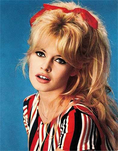 Brigitte Bardot, còn được gọi là BB, là một nữ diễn viên người Pháp nổi tiếng trong thập niên 1950, 1960 nhờ thân hình và phong cách diễn xuất gợi cảm.