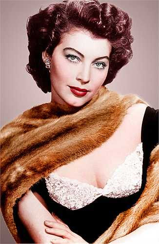 Ava Gardner (1922 – 1990) là nữ diễn viên người Mỹ gốc Ireland, Anh từng được đề cử nhận Giải Oscar và được ghi tên trong Danh sách 100 ngôi sao điện ảnh của Viện phim Mỹ.
