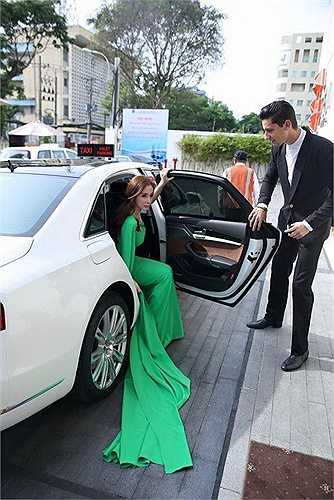 Dịp cuối năm vừa qua, Angela Phương Trinh đã tậu chiếc xế hộp Audi A8 trị giá 6 tỷ đồng.