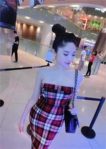 Được biết Diệu Linh đang sinh sống tại TP. Hồ Chí Minh và facebook của cô bạn hiện có hơn 135.000 người theo dõi.