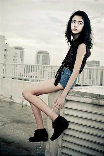 Caitlin Minogue mang hai dòng máu Việt Nam và Ireland, được rất nhiều bạn trẻ chú ý bởi vẻ đẹp lai và những bức ảnh quyến rũ. 