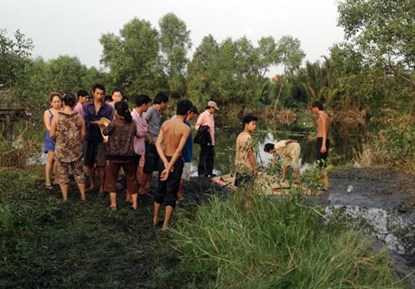 Đang câu cá, hốt hoảng thấy thi thể trôi sông