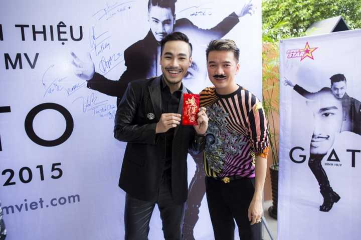 (VTC News) - Quyển sách Chìa khoá hạnh phúc gia đình của Thượng Toạ Thích Nhật Tử ghi lại những lời khuyên bảo của một vị sư dành cho người lớn, cho vợ chồng, cho cha mẹ.