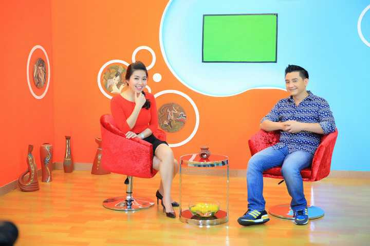 Chương trình có sự tham gia của các danh hài hàng đầu như: Minh Nhí, Hồng Vân, Bảo Chung, Duy Phương, Trung Dân, Thanh Thủy, Anh Vũ, Kiều Oanh, Hoàng Sơn, Tiết Cương, Trường Giang, Long đẹp trai, Thu Trang…