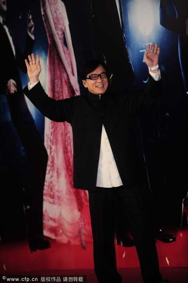 Thành Long mải mê kiếm tiền, không quan tâm đến vợ con