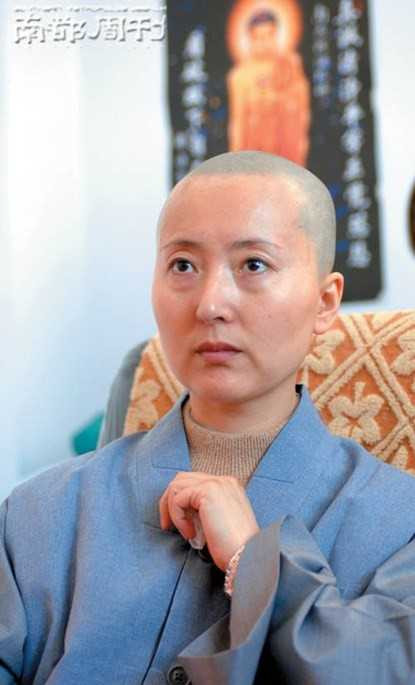 Trần Hiểu Húc xuống tóc vào tháng 2/2007 và qua đời ba tháng sau vì bệnh ung thư vú.