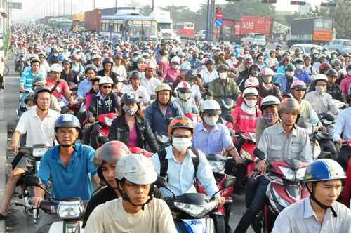 Container 'đại náo' xa lộ Hà Nội, giao thông hỗn loạn