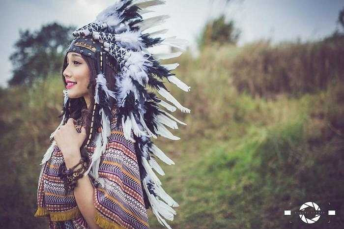 Ngân Búng (Trương Kim Ngân, sinh viên năm cuối khoa Tiếng Pháp thương mại, ĐH Ngoại Thương) là một trong những gương mặt nữ sinh nổi bật của Hà Thành.