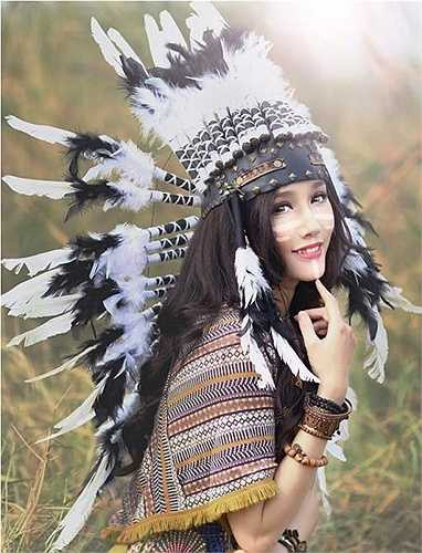 Cô nàng sinh năm 1993 này từng lọt vào top 30 Duyên Dáng Ngoại Thương 2011 và vòng chung kết cuộc thi X-Gen 2012.