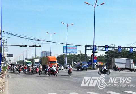 Khiếp vía cảnh ‘giỡn mặt tử thần’ ở đường đẹp nhất ở TP.HCM