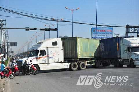 Khiếp vía cảnh ‘giỡn mặt tử thần’ ở đường đẹp nhất ở TP.HCM